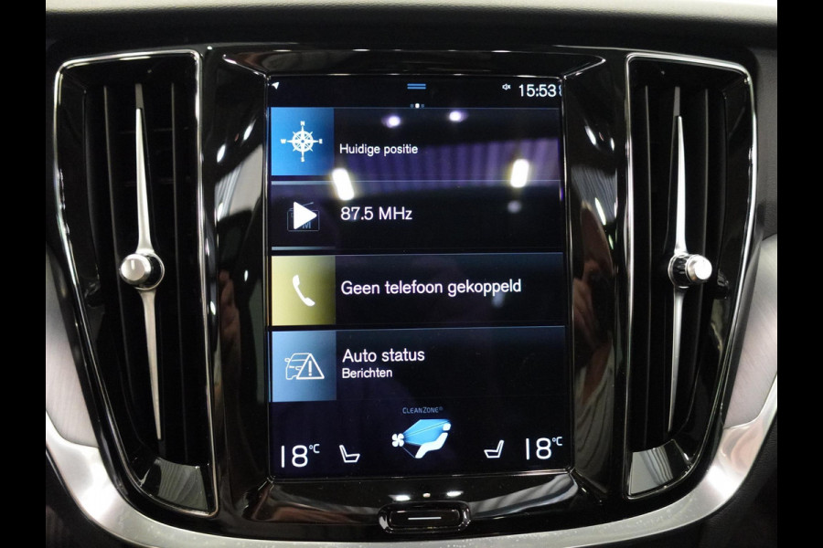 Volvo V60 2.0 T6 Recharge AWD R-Design Panoramadak Navigatie Apple Carplay/Android Auto Camera Parkeersensoren Stoel- en stuurverwarming Cruise Control Blind Spot Assist Virtual Cockpit Climate Control