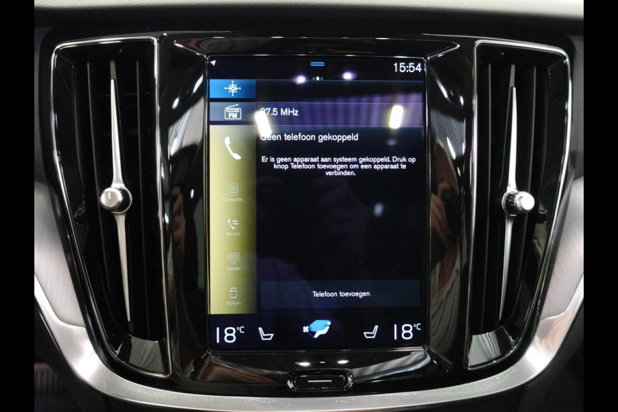 Volvo V60 2.0 T6 Recharge AWD R-Design Panoramadak Navigatie Apple Carplay/Android Auto Camera Parkeersensoren Stoel- en stuurverwarming Cruise Control Blind Spot Assist Virtual Cockpit Climate Control