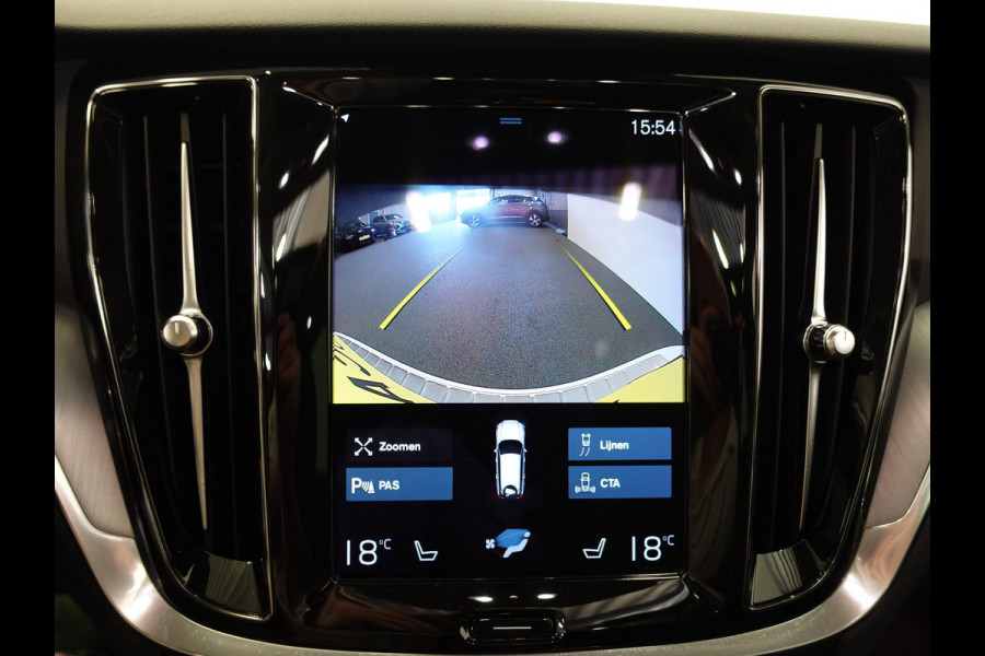 Volvo V60 2.0 T6 Recharge AWD R-Design Panoramadak Navigatie Apple Carplay/Android Auto Camera Parkeersensoren Stoel- en stuurverwarming Cruise Control Blind Spot Assist Virtual Cockpit Climate Control