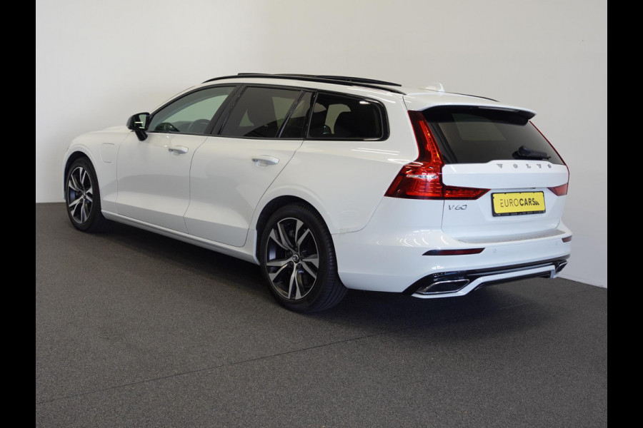 Volvo V60 2.0 T6 Recharge AWD R-Design Panoramadak Navigatie Apple Carplay/Android Auto Camera Parkeersensoren Stoel- en stuurverwarming Cruise Control Blind Spot Assist Virtual Cockpit Climate Control
