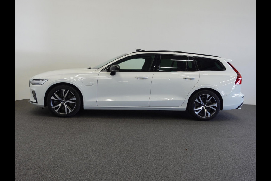 Volvo V60 2.0 T6 Recharge AWD R-Design Panoramadak Navigatie Apple Carplay/Android Auto Camera Parkeersensoren Stoel- en stuurverwarming Cruise Control Blind Spot Assist Virtual Cockpit Climate Control