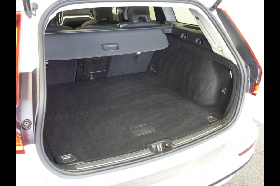 Volvo V60 2.0 T6 Recharge AWD R-Design Panoramadak Navigatie Apple Carplay/Android Auto Camera Parkeersensoren Stoel- en stuurverwarming Cruise Control Blind Spot Assist Virtual Cockpit Climate Control