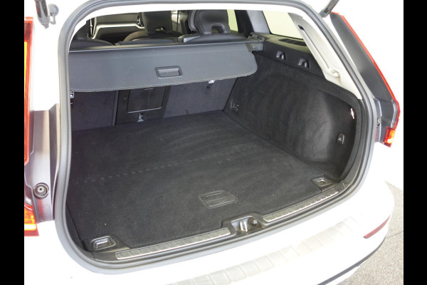 Volvo V60 2.0 T6 Recharge AWD R-Design Panoramadak Navigatie Apple Carplay/Android Auto Camera Parkeersensoren Stoel- en stuurverwarming Cruise Control Blind Spot Assist Virtual Cockpit Climate Control