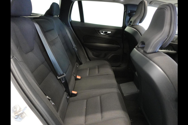 Volvo V60 2.0 T6 Recharge AWD R-Design Panoramadak Navigatie Apple Carplay/Android Auto Camera Parkeersensoren Stoel- en stuurverwarming Cruise Control Blind Spot Assist Virtual Cockpit Climate Control