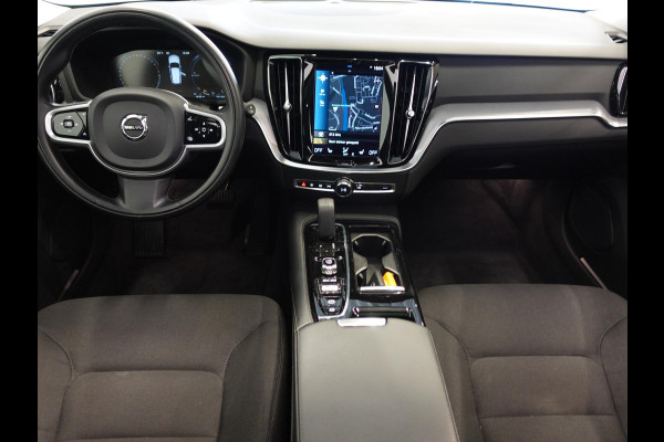 Volvo V60 2.0 T6 Recharge AWD R-Design Panoramadak Navigatie Apple Carplay/Android Auto Camera Parkeersensoren Stoel- en stuurverwarming Cruise Control Blind Spot Assist Virtual Cockpit Climate Control