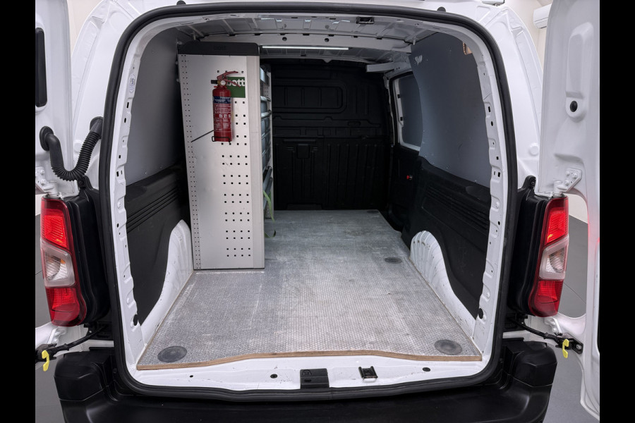 Opel Combo 1.5D 131PK Automaat L2H1 Navi Airco Pdc Dakdragers Apple Carplay Android Auto Cruise DAB Edition Schuifdeur Betonplex Wandbetimmering Bott Inbouwkast Regen-Lichtsensor 1e Eigenaar Origineel Nederlandse Bedrijfswagen