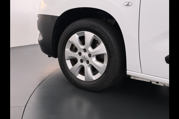 Opel Combo 1.5D 131PK Automaat L2H1 Navi Airco Pdc Dakdragers Apple Carplay Android Auto Cruise DAB Edition Schuifdeur Betonplex Wandbetimmering Bott Inbouwkast Regen-Lichtsensor 1e Eigenaar Origineel Nederlandse Bedrijfswagen