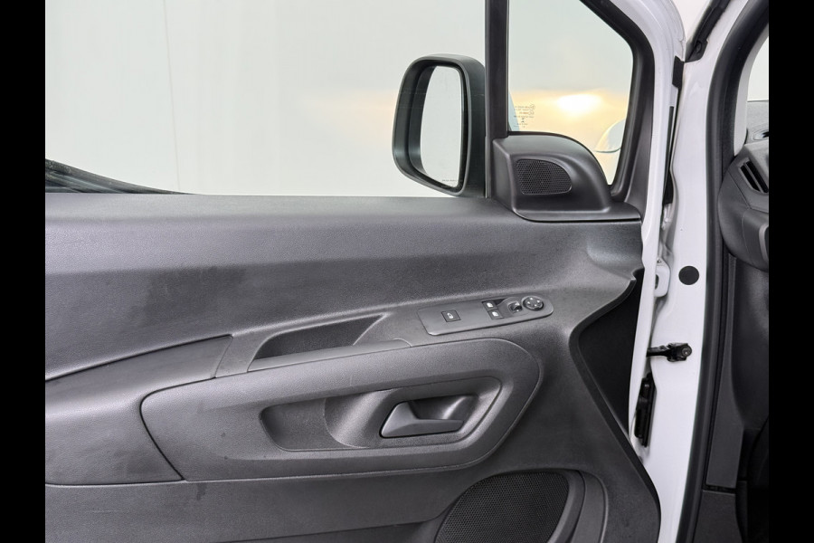 Opel Combo 1.5D 131PK Automaat L2H1 Navi Airco Pdc Dakdragers Apple Carplay Android Auto Cruise DAB Edition Schuifdeur Betonplex Wandbetimmering Bott Inbouwkast Regen-Lichtsensor 1e Eigenaar Origineel Nederlandse Bedrijfswagen