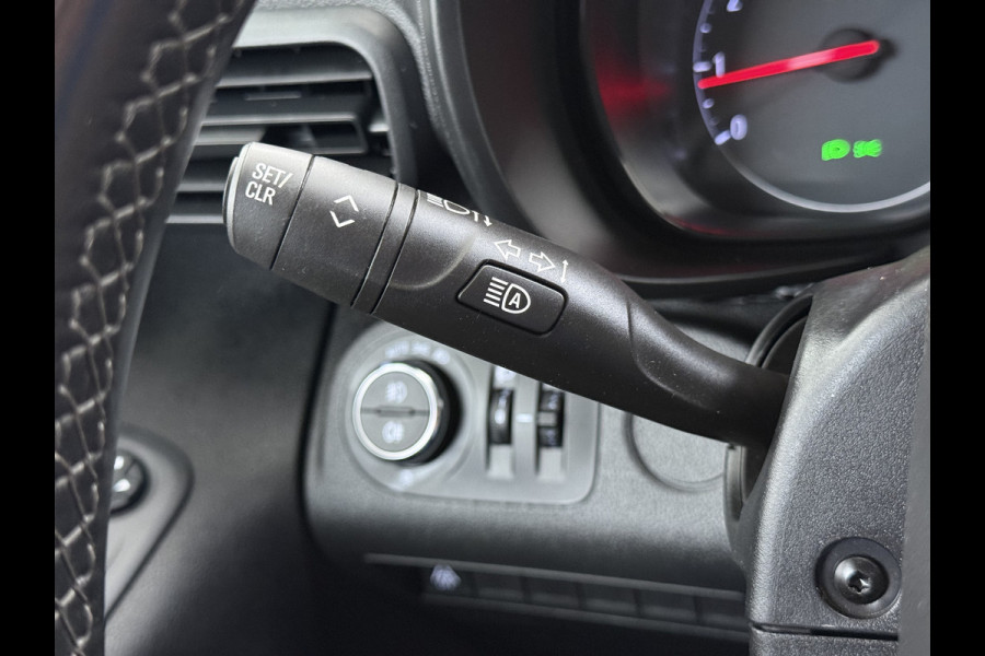 Opel Combo 1.5D 131PK Automaat L2H1 Navi Airco Pdc Dakdragers Apple Carplay Android Auto Cruise DAB Edition Schuifdeur Betonplex Wandbetimmering Bott Inbouwkast Regen-Lichtsensor 1e Eigenaar Origineel Nederlandse Bedrijfswagen