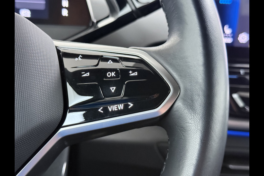 Volkswagen ID.4 First 82kWh SOH 93% Warmtepomp Trekhaak Camera Adap.Cruise Apple Carplay Android Auto Stuur+Stoelverwarming Navi Ecc Pdc Lmv 20" Led Wifi Voorruitverwarming DAB Isofix Verkeersbord detectie 1.000KG Trekgewicht 1e Eigenaar Dealeronderhouden