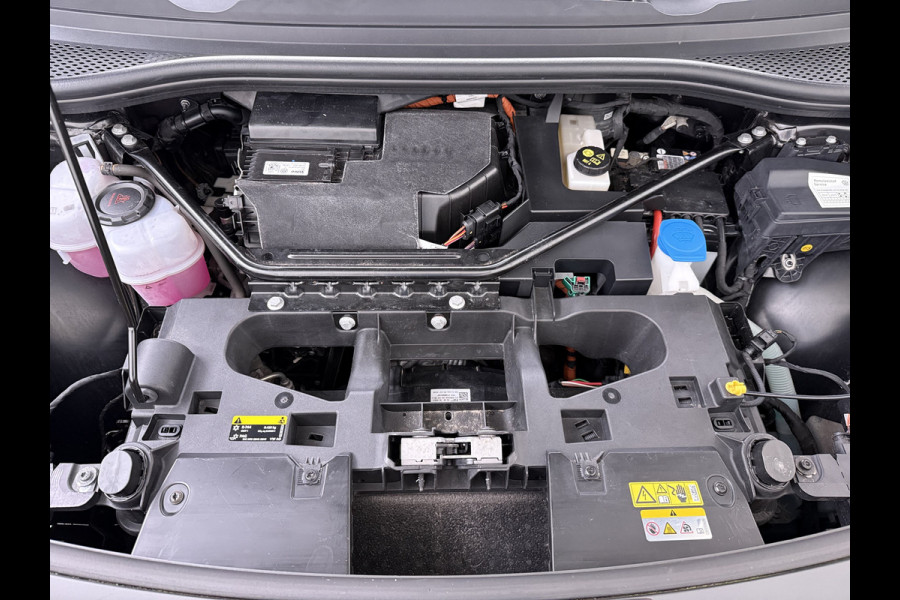Volkswagen ID.4 First 82kWh SOH 93% Warmtepomp Trekhaak Camera Adap.Cruise Apple Carplay Android Auto Stuur+Stoelverwarming Navi Ecc Pdc Lmv 20" Led Wifi Voorruitverwarming DAB Isofix Verkeersbord detectie 1.000KG Trekgewicht 1e Eigenaar Dealeronderhouden