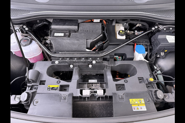 Volkswagen ID.4 First 82kWh SOH 93% Warmtepomp Trekhaak Camera Adap.Cruise Apple Carplay Android Auto Stuur+Stoelverwarming Navi Ecc Pdc Lmv 20" Led Wifi Voorruitverwarming DAB Isofix Verkeersbord detectie 1.000KG Trekgewicht 1e Eigenaar Dealeronderhouden