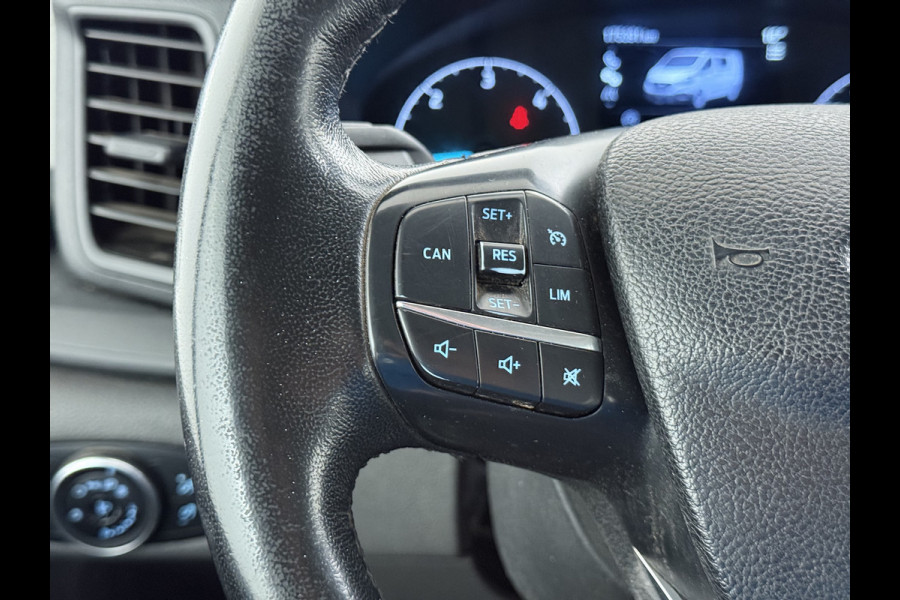 Ford Transit Custom 300 2.0TDCI 130PK Dubbele Cabine L2H1 Trekhaak Navi Camera Airco Cruise Control Pdc Trend DC Schuifdeur Betonplex Vloer Wandbetimmering Bott Inbouwkast Lane Assist 2.800KG Trekgewicht 1e Eigenaar