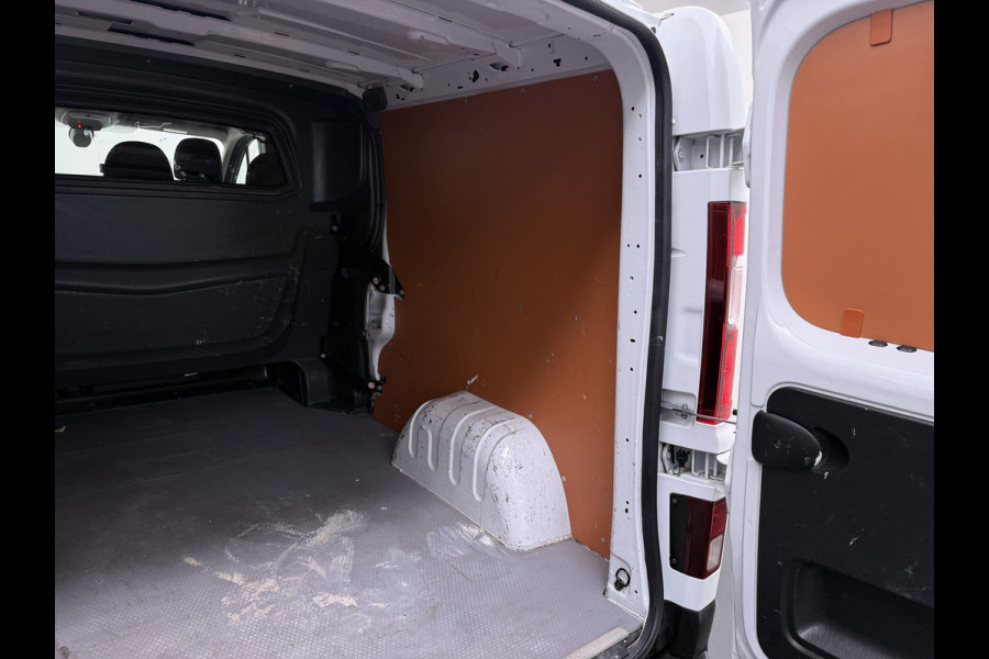 Renault Trafic 2.0 dCi 120 T29 L2H1 Dubbele Cabine Trekhaak Camera Navi Ecc Cruise Control Pdc DAB Business Euro 6 Betonplex Vloer Wandbetimmering Regen-Lichtsensor 2.000kg Trekgewicht 1e Eigenaar 5-Persoons