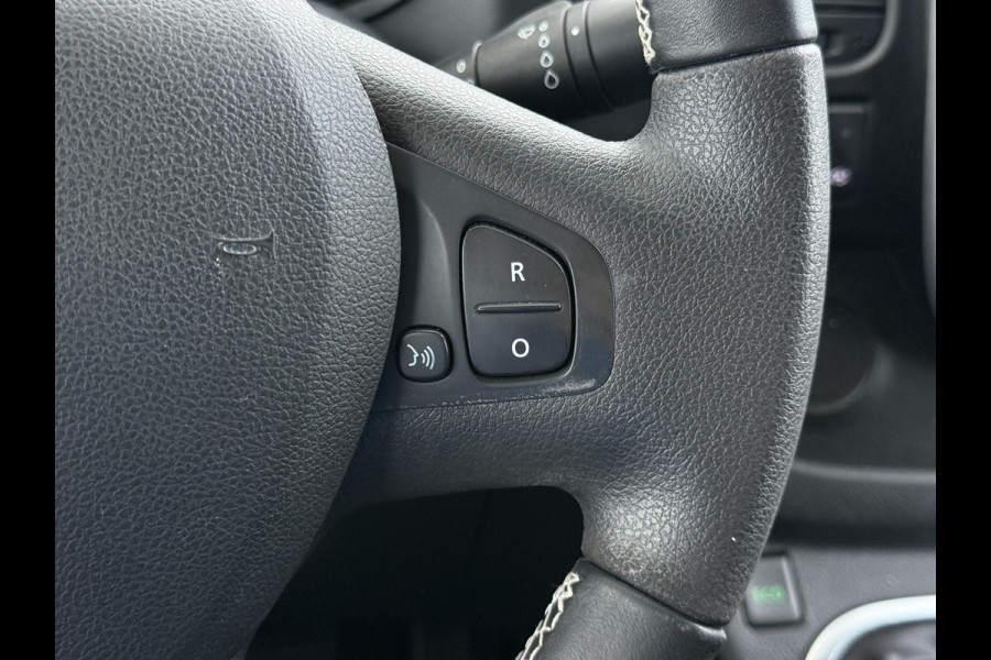 Renault Trafic 2.0 dCi 120 T29 L2H1 Dubbele Cabine Trekhaak Camera Navi Ecc Cruise Control Pdc DAB Business Euro 6 Betonplex Vloer Wandbetimmering Regen-Lichtsensor 2.000kg Trekgewicht 1e Eigenaar 5-Persoons