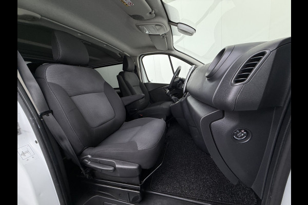 Renault Trafic 2.0 dCi 120 T29 L2H1 Dubbele Cabine Trekhaak Camera Navi Ecc Cruise Control Pdc DAB Business Euro 6 Betonplex Vloer Wandbetimmering Regen-Lichtsensor 2.000kg Trekgewicht 1e Eigenaar 5-Persoons