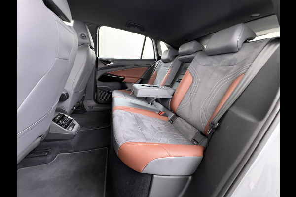 Volkswagen ID.4 First 82kWh SOH 90% Warmtepomp Trekhaak Camera Adap.Cruise Apple Carplay Android Auto Stuur+Stoelverwarming Navi Ecc Pdc Lmv 20" Led Wifi Voorruitverwarming DAB Isofix Verkeersbord detectie 1.000KG Trekgewicht 1e Eigenaar Dealeronderhouden