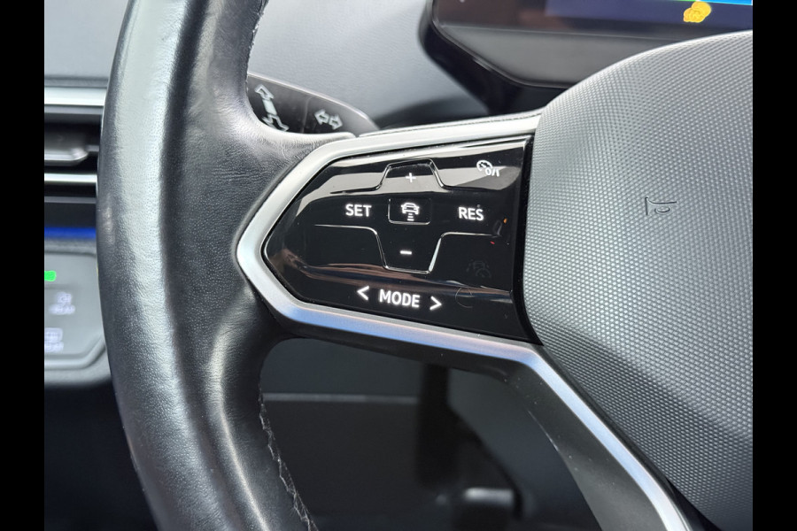 Volkswagen ID.4 First 82kWh SOH 90% Warmtepomp Trekhaak Camera Adap.Cruise Apple Carplay Android Auto Stuur+Stoelverwarming Navi Ecc Pdc Lmv 20" Led Wifi Voorruitverwarming DAB Isofix Verkeersbord detectie 1.000KG Trekgewicht 1e Eigenaar Dealeronderhouden