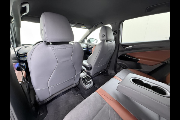 Volkswagen ID.4 First 82kWh SOH 90% Warmtepomp Trekhaak Camera Adap.Cruise Apple Carplay Android Auto Stuur+Stoelverwarming Navi Ecc Pdc Lmv 20" Led Wifi Voorruitverwarming DAB Isofix Verkeersbord detectie 1.000KG Trekgewicht 1e Eigenaar Dealeronderhouden