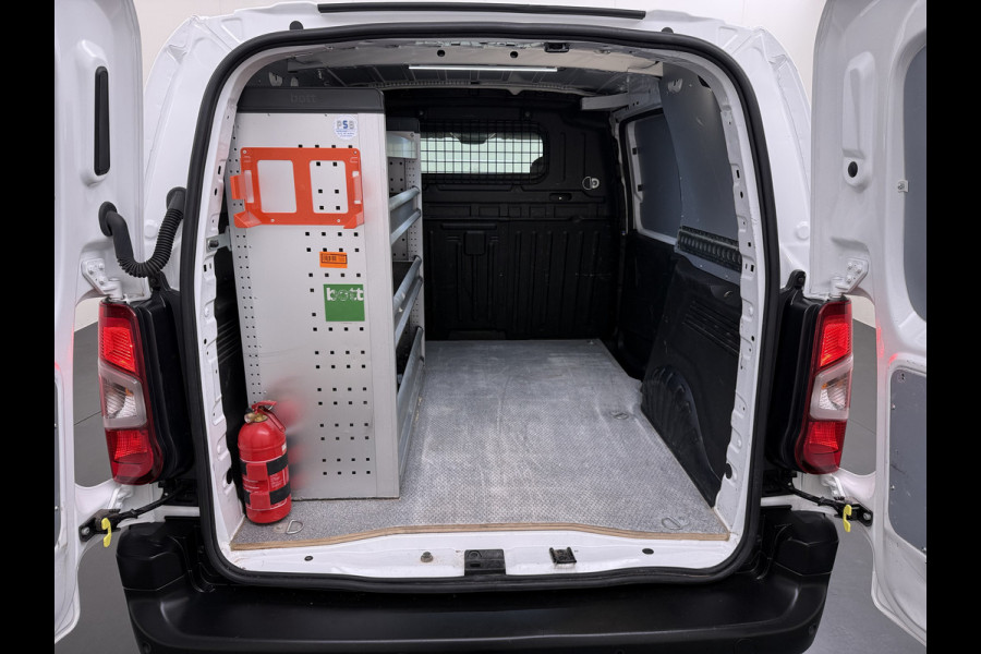 Peugeot Partner 1.5 HDI 102PK Trekhaak Apple Carplay Android Auto Euro 6 Navi* Airco Cruise Control Premium Schuifdeur Betonplex Vloer Bott-Inbouwkast Tussenwand 1e Eigenaar 1.000 Trekgewicht Origineel Nederlandse Auto
