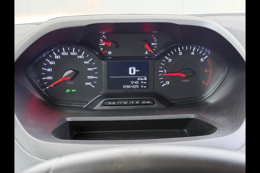 Peugeot Partner 1.5 HDI 102PK Trekhaak Apple Carplay Android Auto Euro 6 Navi* Airco Cruise Control Premium Schuifdeur Betonplex Vloer Bott-Inbouwkast Tussenwand 1e Eigenaar 1.000 Trekgewicht Origineel Nederlandse Auto