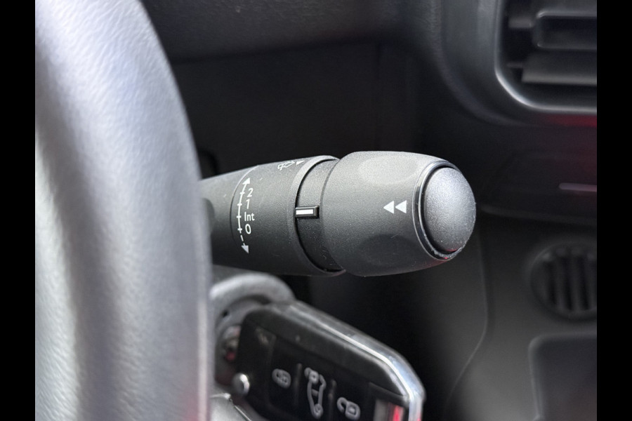 Peugeot Partner 1.5 HDI 102PK Trekhaak Apple Carplay Android Auto Euro 6 Navi* Airco Cruise Control Premium Schuifdeur Betonplex Vloer Bott-Inbouwkast Tussenwand 1e Eigenaar 1.000 Trekgewicht Origineel Nederlandse Auto