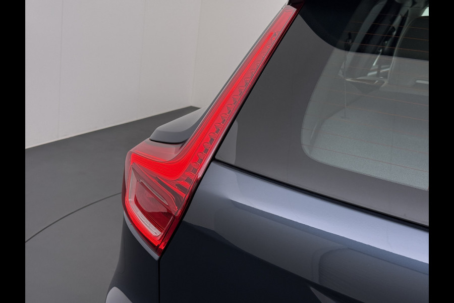 Volvo XC40 T5 262PK Autom. Plugin-Hybrid Leder Trekhaak Harman&Kardon® Navi Ecc Camera Apple Carplay Android Auto Pdc Recharge Business Pro Elek.Achterklep Lmv Led Isofix DAB Lane Keeping Cross Traffic Alert BLIS Road Sign Info 1.800KG Trekvermogen 1e Eigenaar