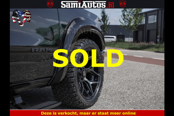 Dodge Ram BLACK BEAST HULK 5.7 V8 | HUD | WIDE BODY | BOM VOL | CREW CAB DUBBELE CABINE | 5 PERSOONS | MEGA DIKKE LIMITED BLACK ON BLACK | ZO GOED ALS NIEUW |