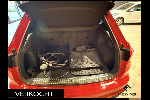 Audi Q3 45 TFSI e S edition. Pano. 2X S-Line. Apple-carplay. Blackline. 19 inch.