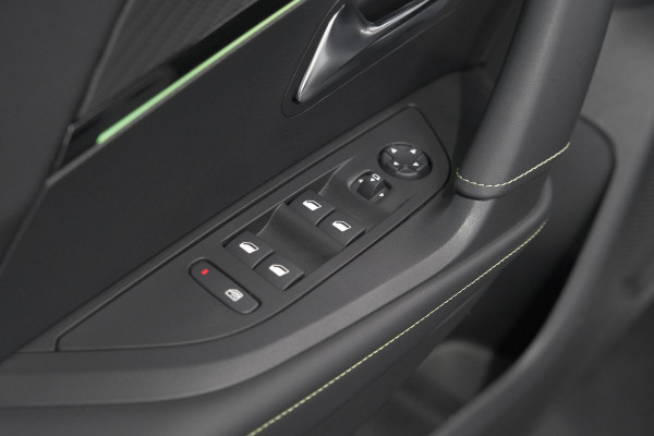 Peugeot 2008 PureTech 130 GT | Elektrisch Panoramadak | Camera | Dodehoekdetectie