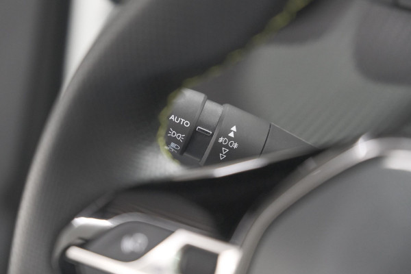Peugeot 2008 PureTech 130 GT | Elektrisch Panoramadak | Camera | Dodehoekdetectie