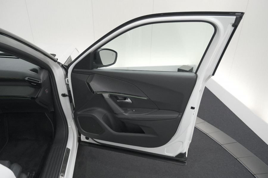 Peugeot 2008 PureTech 130 GT | Elektrisch Panoramadak | Camera | Dodehoekdetectie