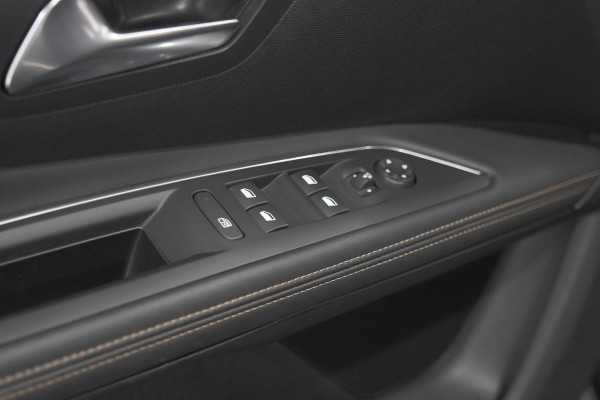 Peugeot 5008 PureTech 130 EAT8 GT | 7 Zitplaatsen | Camera | Adaptieve Cruise Control | Apple Carplay