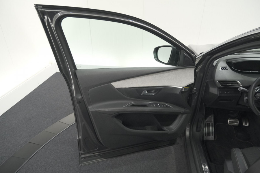 Peugeot 5008 PureTech 130 EAT8 GT | 7 Zitplaatsen | Camera | Adaptieve Cruise Control | Apple Carplay