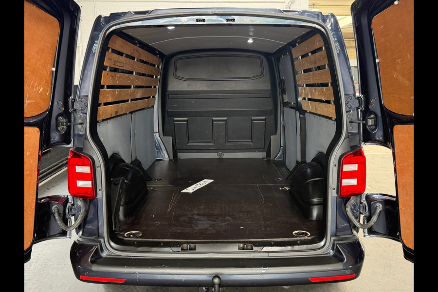 Volkswagen Transporter 2.0 TDI L2H1 DC | Luxe uitvoering | 20 inch | 204PK | DSG | ACC | Standkachel | Leder | Mooie staat