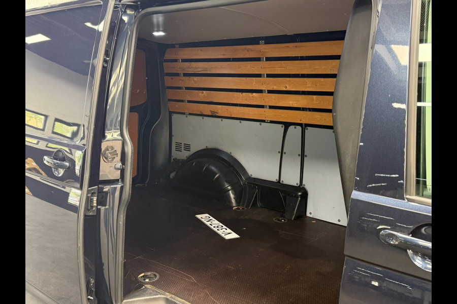 Volkswagen Transporter 2.0 TDI L2H1 DC | Luxe uitvoering | 20 inch | 204PK | DSG | ACC | Standkachel | Leder | Mooie staat