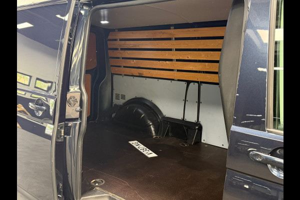 Volkswagen Transporter 2.0 TDI L2H1 DC | Luxe uitvoering | 20 inch | 204PK | DSG | ACC | Standkachel | Leder | Mooie staat