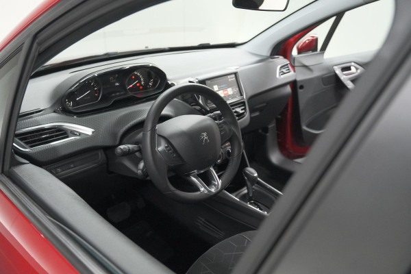 Peugeot 2008 PureTech 110 EAT6 Active | Camera | Apple CarPlay | Parkeersensoren