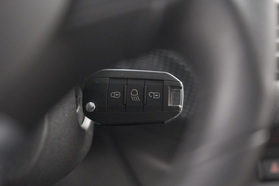 Peugeot 2008 PureTech 110 EAT6 Active | Camera | Apple CarPlay | Parkeersensoren