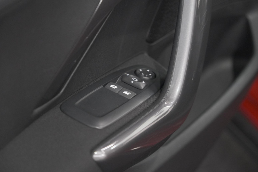 Peugeot 2008 PureTech 110 EAT6 Active | Camera | Apple CarPlay | Parkeersensoren