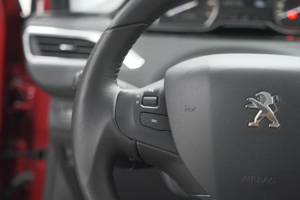 Peugeot 2008 PureTech 110 EAT6 Active | Camera | Apple CarPlay | Parkeersensoren