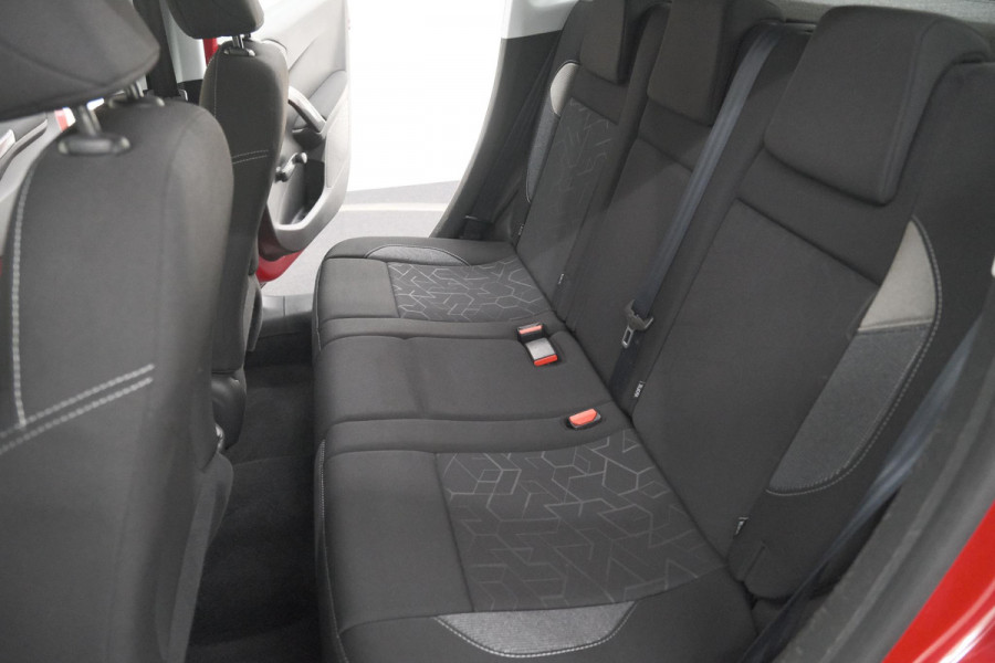 Peugeot 2008 PureTech 110 EAT6 Active | Camera | Apple CarPlay | Parkeersensoren