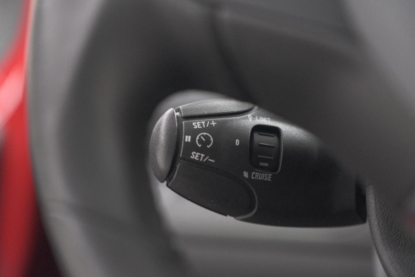 Peugeot 2008 PureTech 110 EAT6 Active | Camera | Apple CarPlay | Parkeersensoren