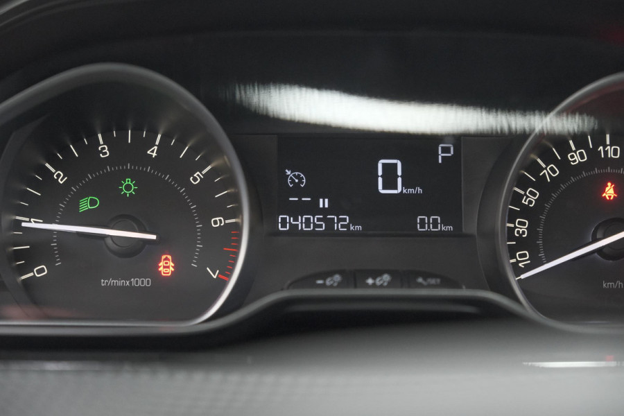 Peugeot 2008 PureTech 110 EAT6 Active | Camera | Apple CarPlay | Parkeersensoren
