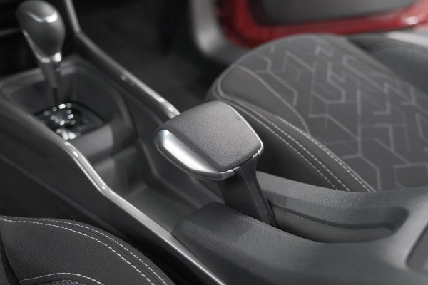 Peugeot 2008 PureTech 110 EAT6 Active | Camera | Apple CarPlay | Parkeersensoren
