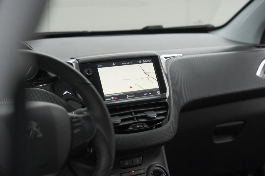 Peugeot 2008 PureTech 110 EAT6 Active | Camera | Apple CarPlay | Parkeersensoren