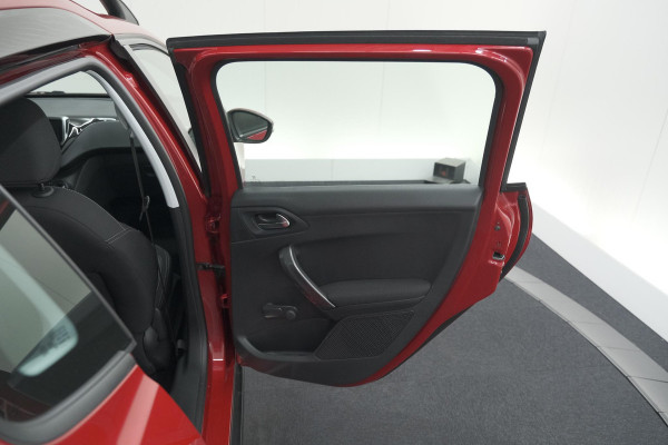Peugeot 2008 PureTech 110 EAT6 Active | Camera | Apple CarPlay | Parkeersensoren
