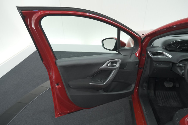 Peugeot 2008 PureTech 110 EAT6 Active | Camera | Apple CarPlay | Parkeersensoren