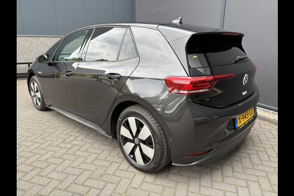 Volkswagen ID.3 Pro Advantage 58 kWh Airco - Achteruitrijcamera - Navigatie - Apple carplay - parkeersensoren - Voorstoelen verwarmd - Rondomzicht camera - Licht metalen velgen 18 inch - Radio - Led verlichting  - Stuur multifunctioneel - Cruise control