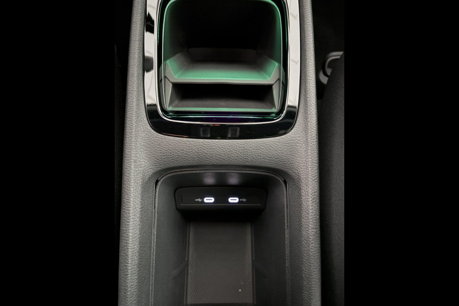 Volkswagen ID.3 Pro Advantage 58 kWh Airco - Achteruitrijcamera - Navigatie - Apple carplay - parkeersensoren - Voorstoelen verwarmd - Rondomzicht camera - Licht metalen velgen 18 inch - Radio - Led verlichting  - Stuur multifunctioneel - Cruise control